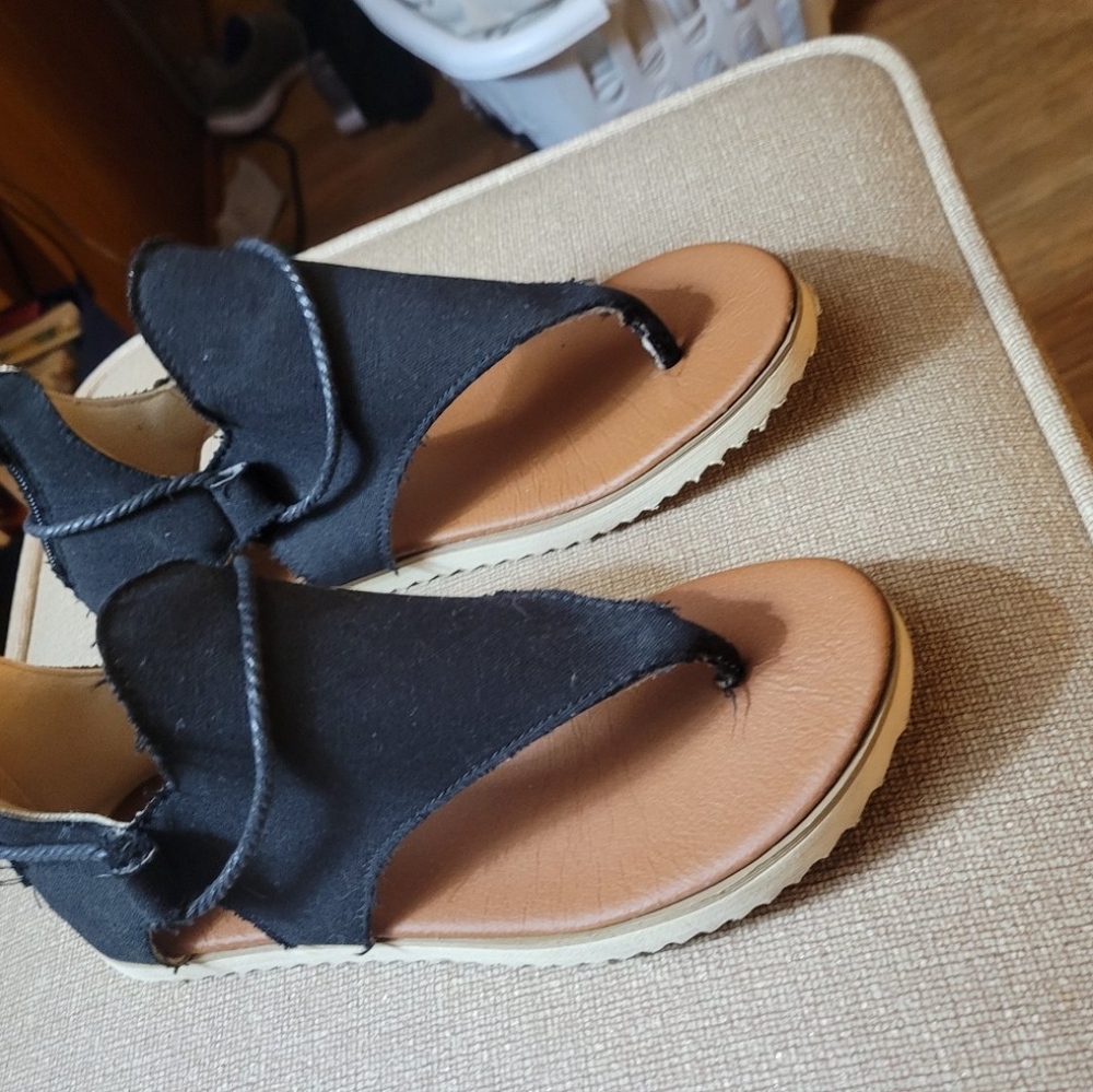 Sandals - Picture 3 of 5